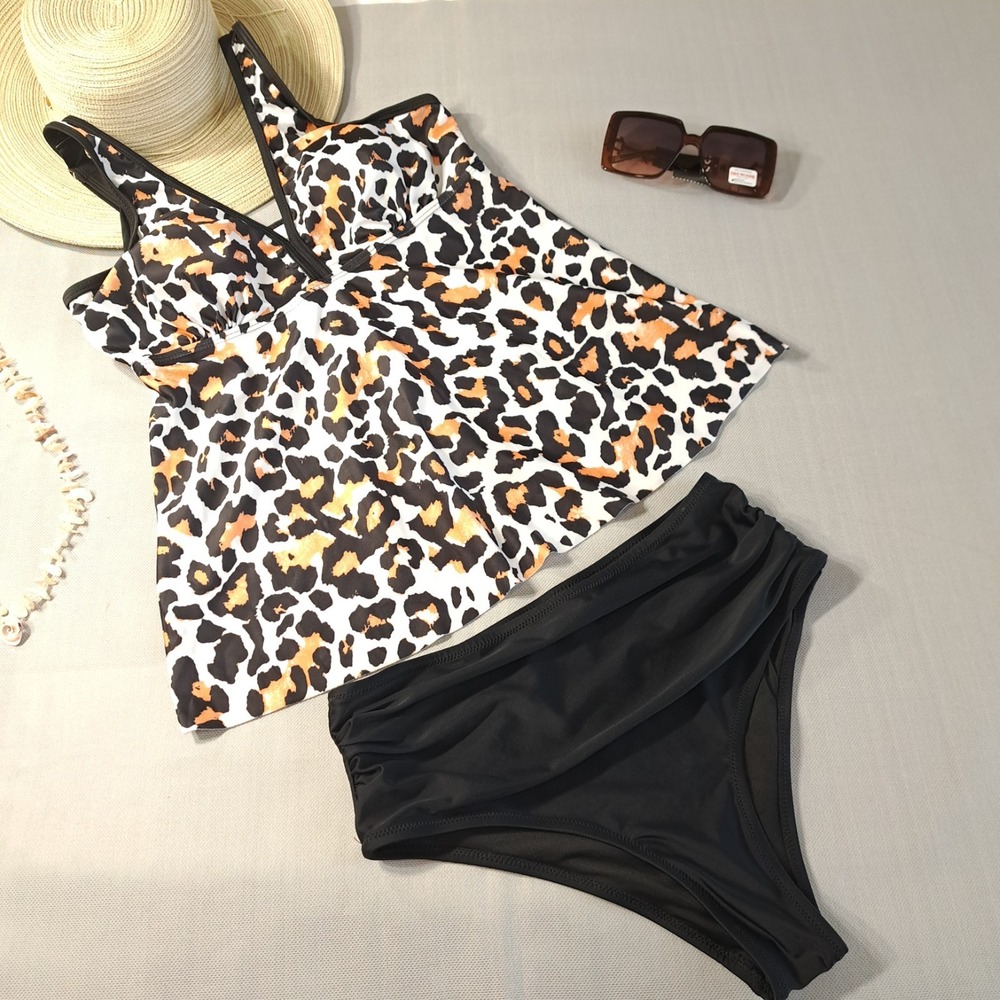 Women's Tankini‎ Swimsuit Blouse Top Swimsuit Size M White/Black/Orange Leopard